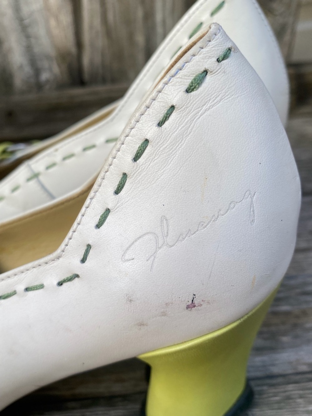 JOHN FLUEVOG CHOICE white and green VANNY PUMPS 9 HEELS LEATHER PIN-UP SHOES - Picture 5 of 14